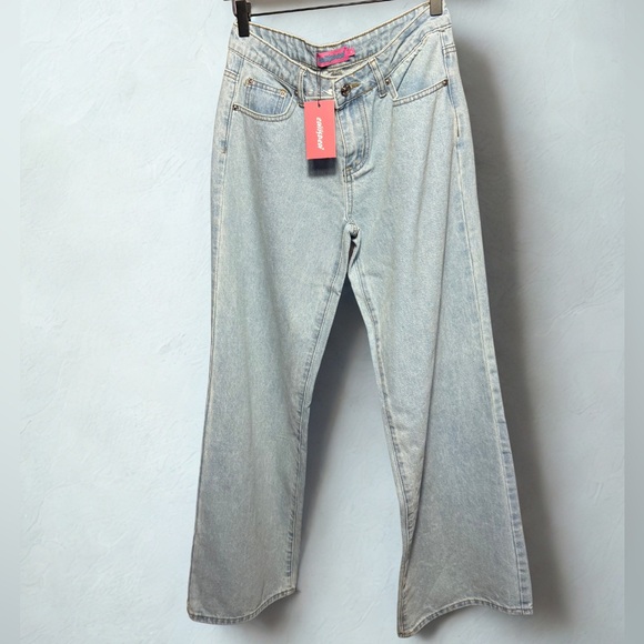 The Edikted NEW Raelynn Washed Low Rise Jeans - Picture 1 of 6